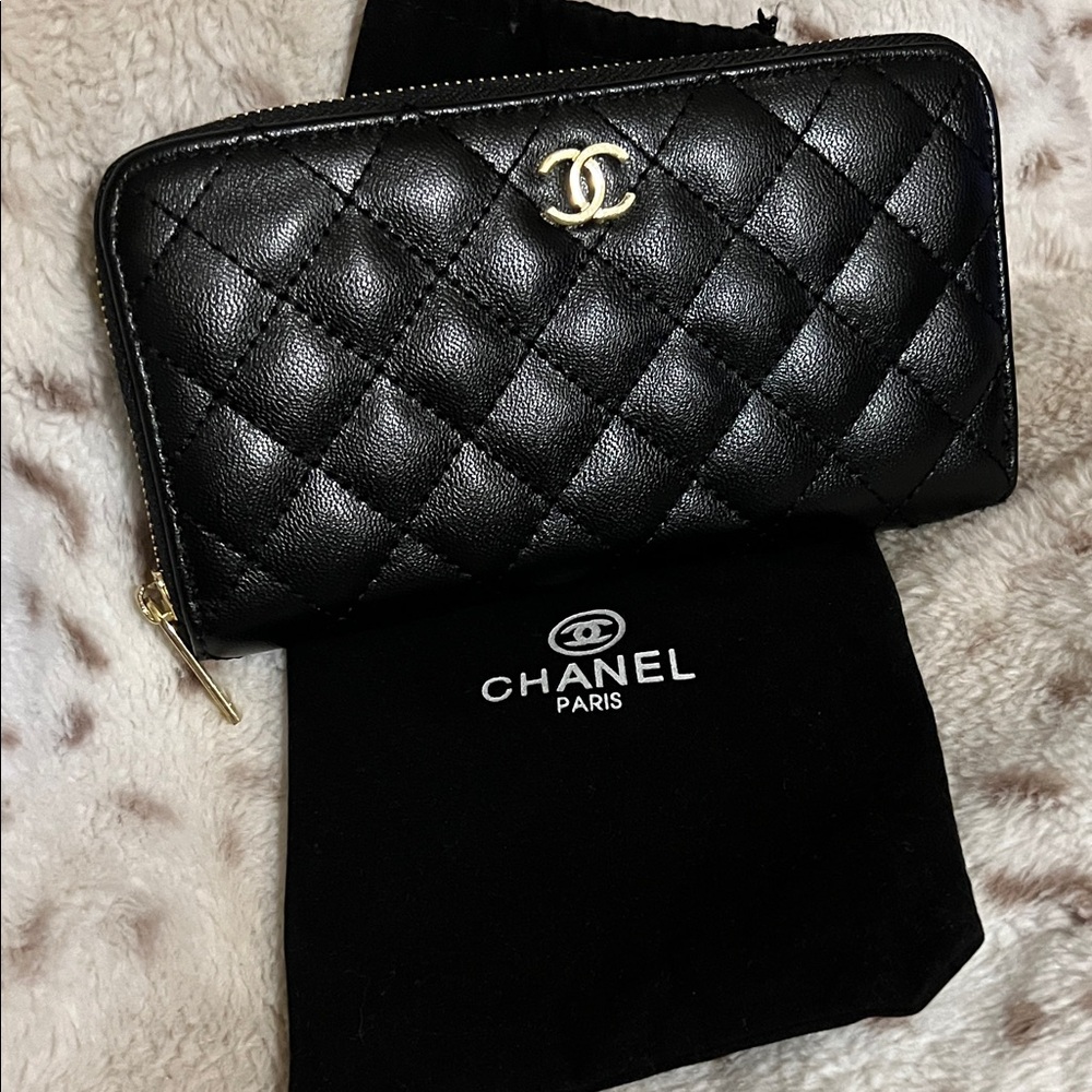 Quilted Leather Zip Around Wallet  EUC